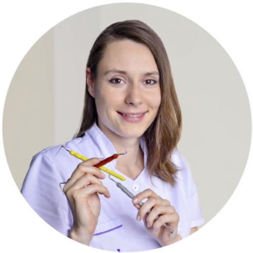 MDDr. Ivona Krajcovičová - špecialista v endodoncii-zubny lekar zubna ambulancia dental center-pokazeny zub-zubny kaz-oprava zubu-zachrana zubov